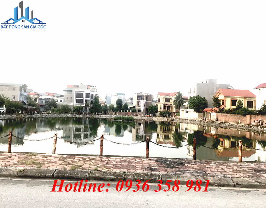 Cần bán gấp nhà 3 tầng mặt Hồ Đầm Tranh, Cự Khối, Long Biên, Hà Nội.